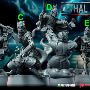 Puede incluir: Un conjunto de seis figuras en miniatura de plástico gris, que incluyen un mandaloriano, un trandoshan, un humano y una criatura con una cola larga. Las figuras están en varias poses de acción y son parte de un juego llamado "Smuggling Docks Dispute: Lethal Hunters".