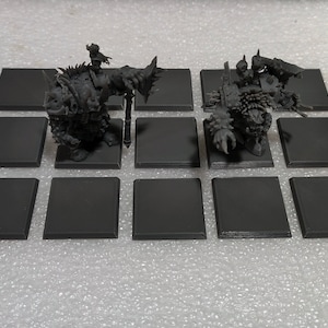 100 x Podstawy kwadratowe 30 x 30 mm - kompatybilne ze „Starym Światem” - drukowane w 3D