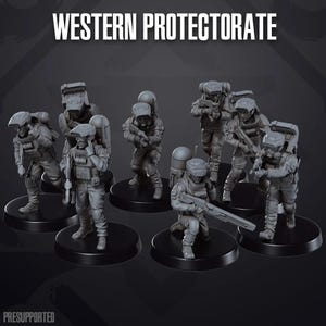 Pode incluir: Um conjunto de oito figuras de soldados em miniatura de plástico cinza, cada uma com uma pose e uma arma diferentes, em pé em bases redondas. As figuras fazem parte de um exército do Protetorado Ocidental.