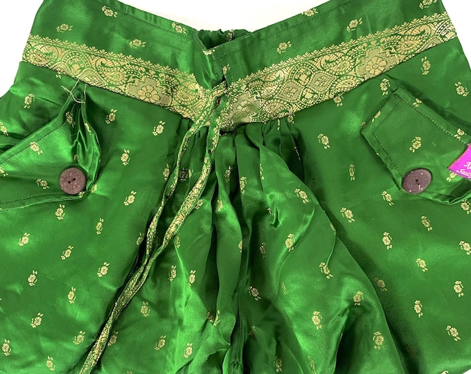 M/L.  Goddess Pocket Shorts, Hot Pants Dance Shorts Green & Gold Shorts SKU:1061-6535