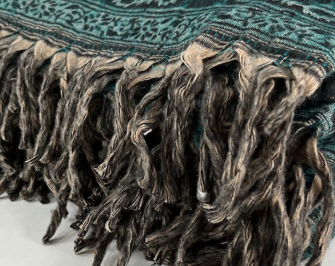 Wrap Yourself in Comfort: Mountain Lotus Pattern Cosy Blanket Scarf for Festivals and Snuggling. Green or Red