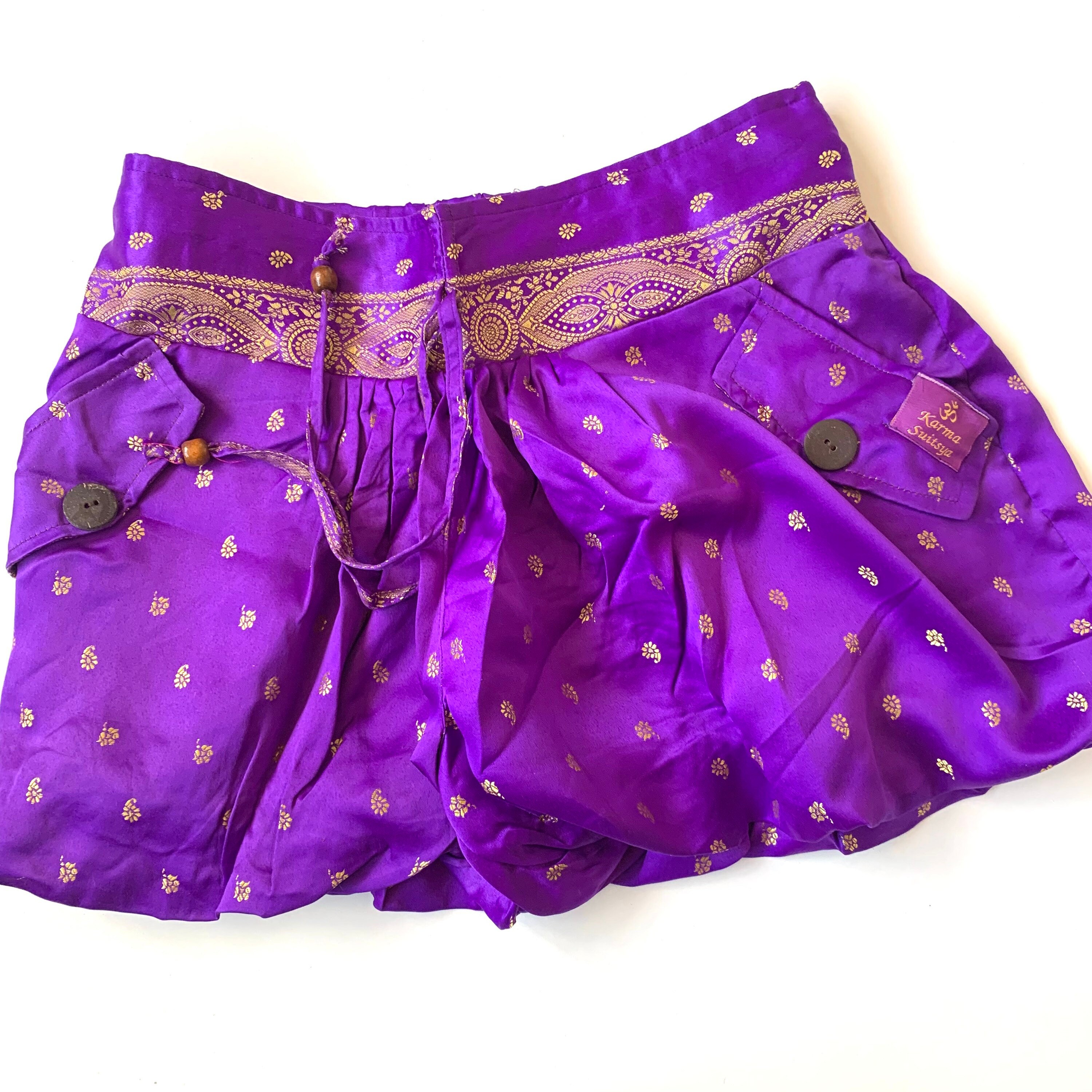 Mini short femme gogo sexy avec strass couleur violet foncé