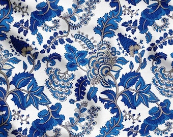 Blauwwitte chinoiseriestof per meter, bekledingstextiel met botanische bloemen