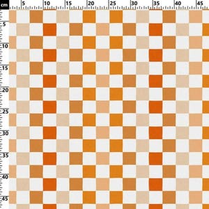 K&ouml;nnte beinhalten: Ein Stoff mit einem karierten Muster in Orange-, Beige- und Wei&szlig;t&ouml;nen. Die Quadrate sind gleichm&auml;&szlig;ig gro&szlig; und in einem Raster angeordnet. Der Stoff wird in Zentimetern gemessen.