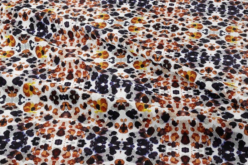 Abstracte stof met luipaardprint, symmetrisch dierlijk materiaal, 56-inch brede katoen-polymix, woondecoratie afbeelding 6