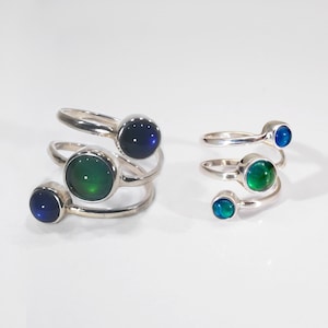Three Stone Mood Ring. Bright Colour Changing with Two Stages of Colour. Beautiful, Distinctive and Elegant Gift Idea