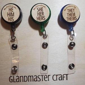 Pronoun badge reel