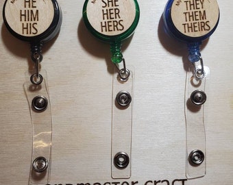 Pronoun badge reel