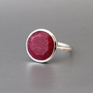 Bague quartz rubis - bague faite main avec pierres précieuses - pierre de naissance juillet - pierre rouge - argent sterling 925 - bague d'anniversaire - bague solitaire