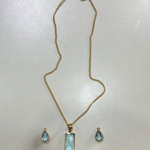 Collana in quarzo topazio blu - Ciondolo per la guarigione dell'ansia - Ciondolo con pietra preziosa blu - Placcato in oro micron - Collana fatta a mano - Regalo per lei - Set