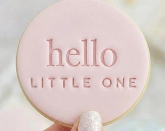 Hola pequeño - Sello de fondant con relieve para galletas en reverso - Repostería para baby shower