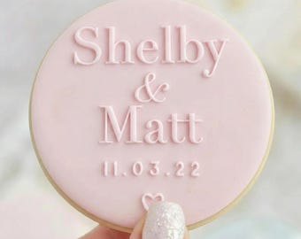 Sello de fondant para galletas, estilo 1, personalizado con nombre y fecha, para boda, compromiso y reverso.