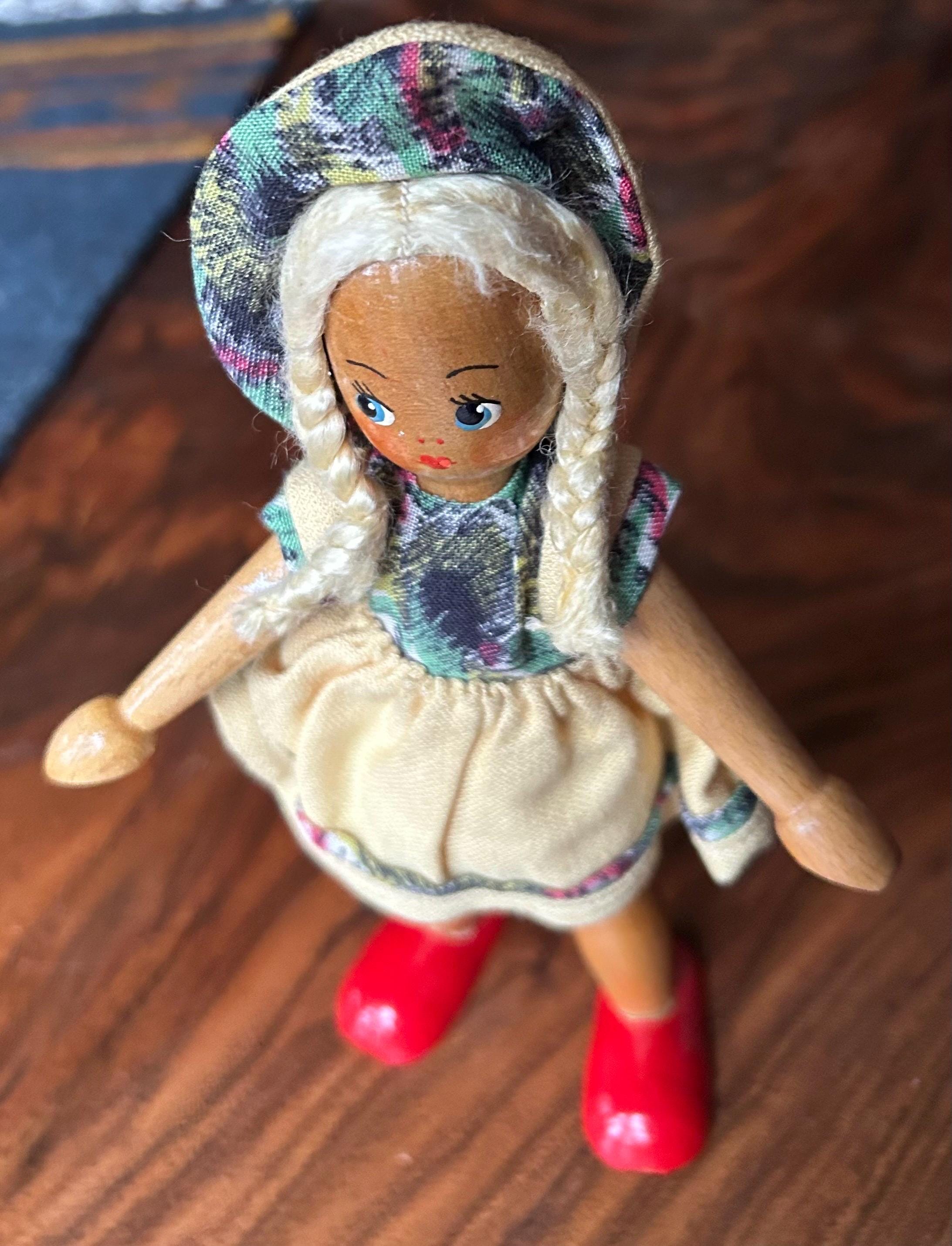 Vintage Bunde 1950's Peg Doll Blonde Braids 7.5