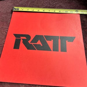 3 plakaty Rock and Roll 12” x 12” dwustronne Replica wydrukowane na tekturze. Iron Maiden, RATT, Quiet Riot 1984-1989.