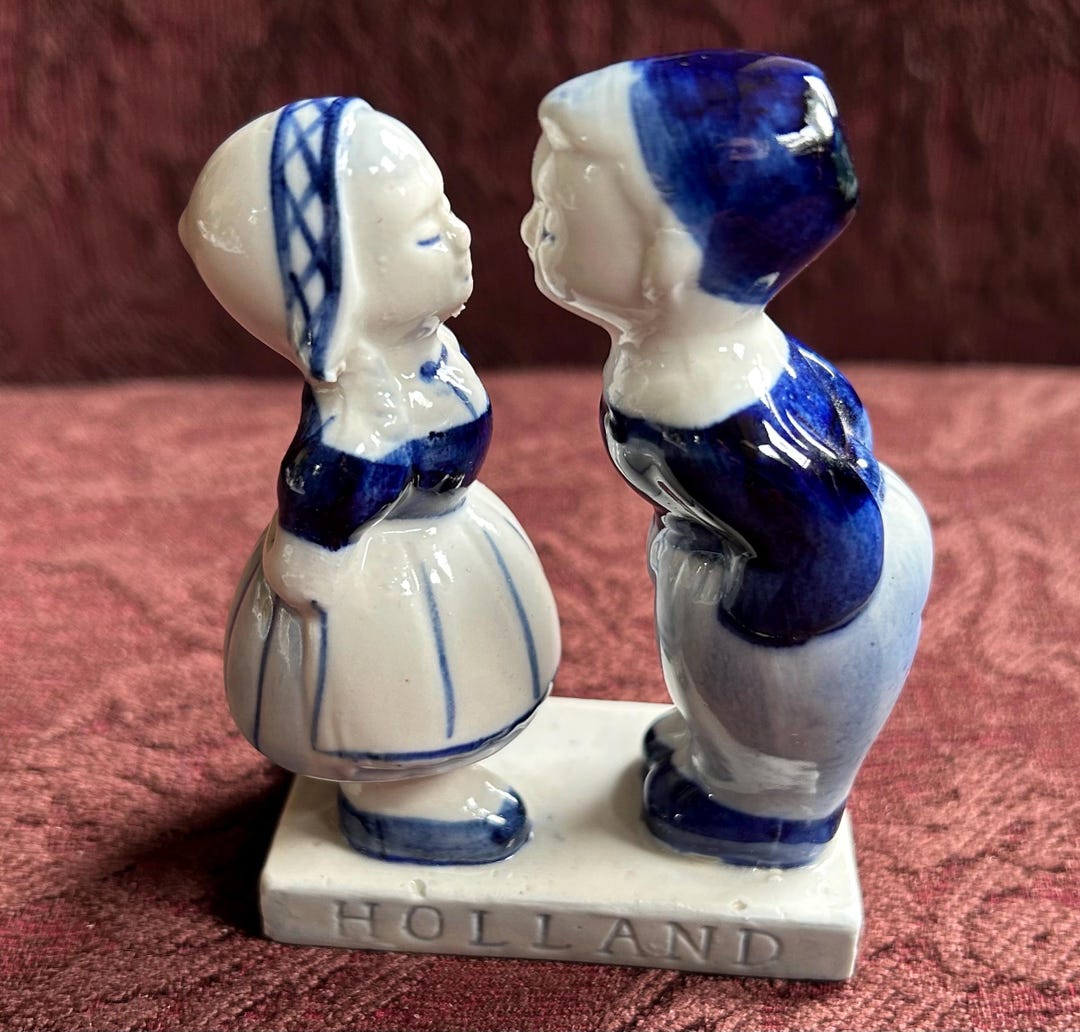 Delft Kissing Dutch Boy and Girl Figurine, Hand-painted Blue & White - Etsy