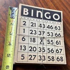 Vintage bingokaarten. Set van 30, 4,5 x 5,5 inch. Zwart op lichtbruin karton.