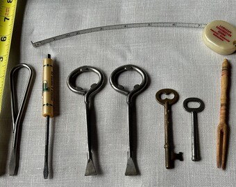 Vintage small tools. Measuring tape, paint openers, keys, screwdrivers. Group of 7