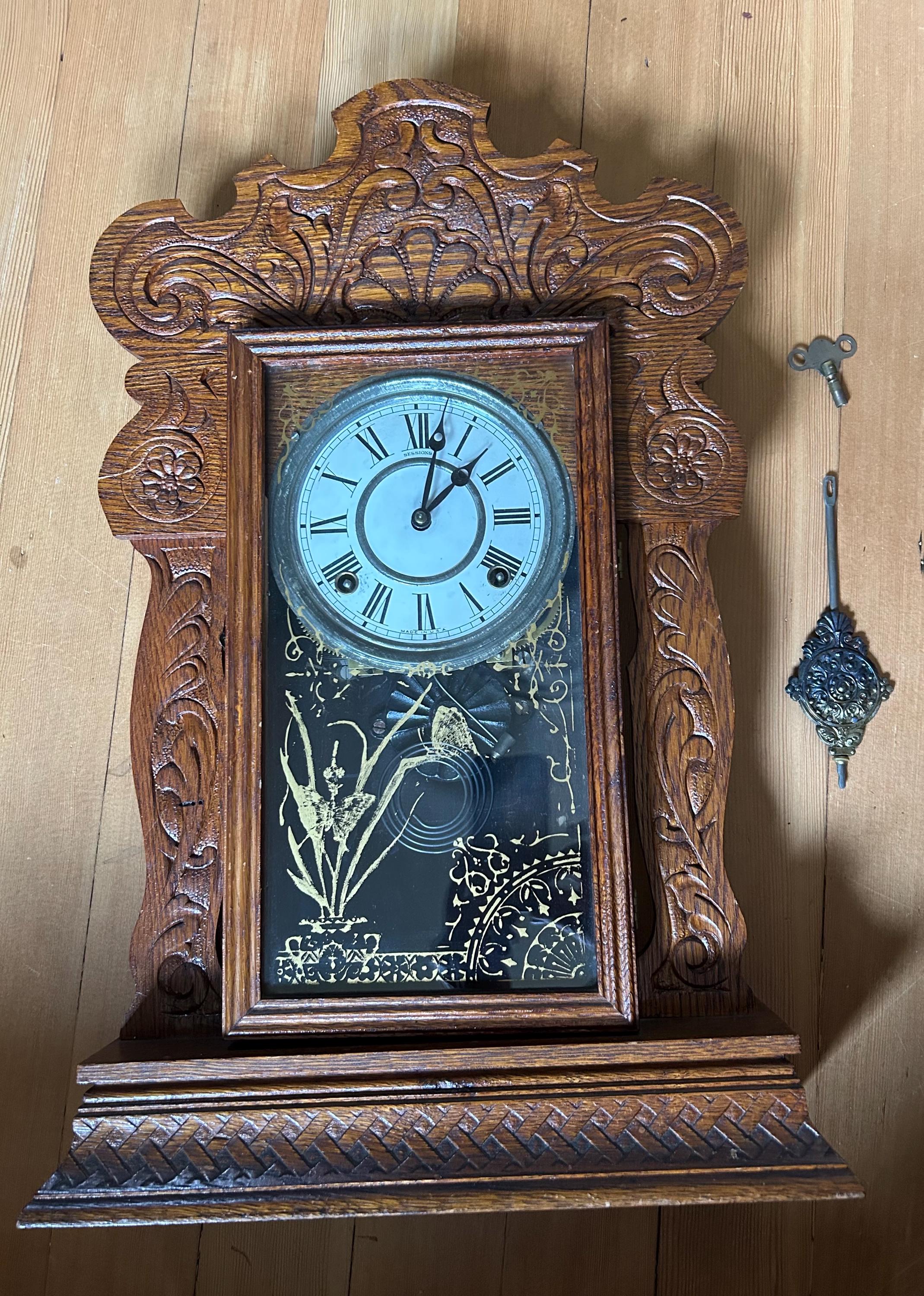 Vintage Antique Wind up Oak Mantel Clock. Glass Front With Gold