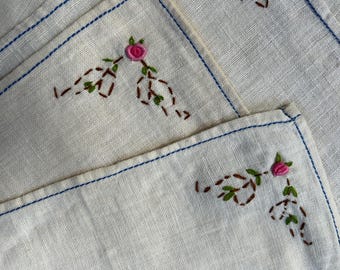 Vintage linen cream 31”x33” tablecloth with 4 matching napkins. Embroidered details.