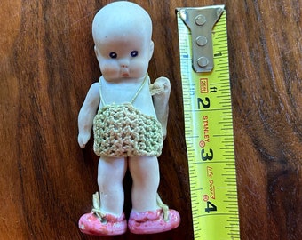 Petite poupée en porcelaine de 10 cm (4 po.) avec bras et jambes articulés