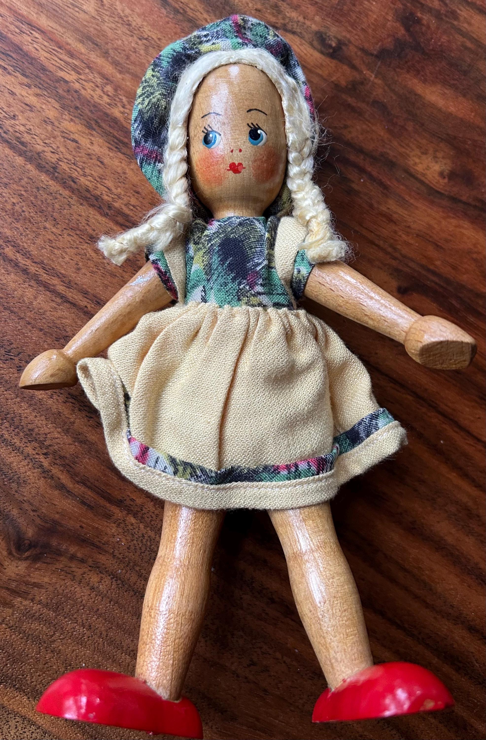 Vintage Bunde 1950's Peg Doll Blonde Braids 7.5