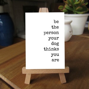 5x7 be the Person Your Dog Thinks You Are Printable Regal Dekor oder kleine Raum Wand Kunst | Hundeliebhaber Geschenk Minimalistischer Typografie Print