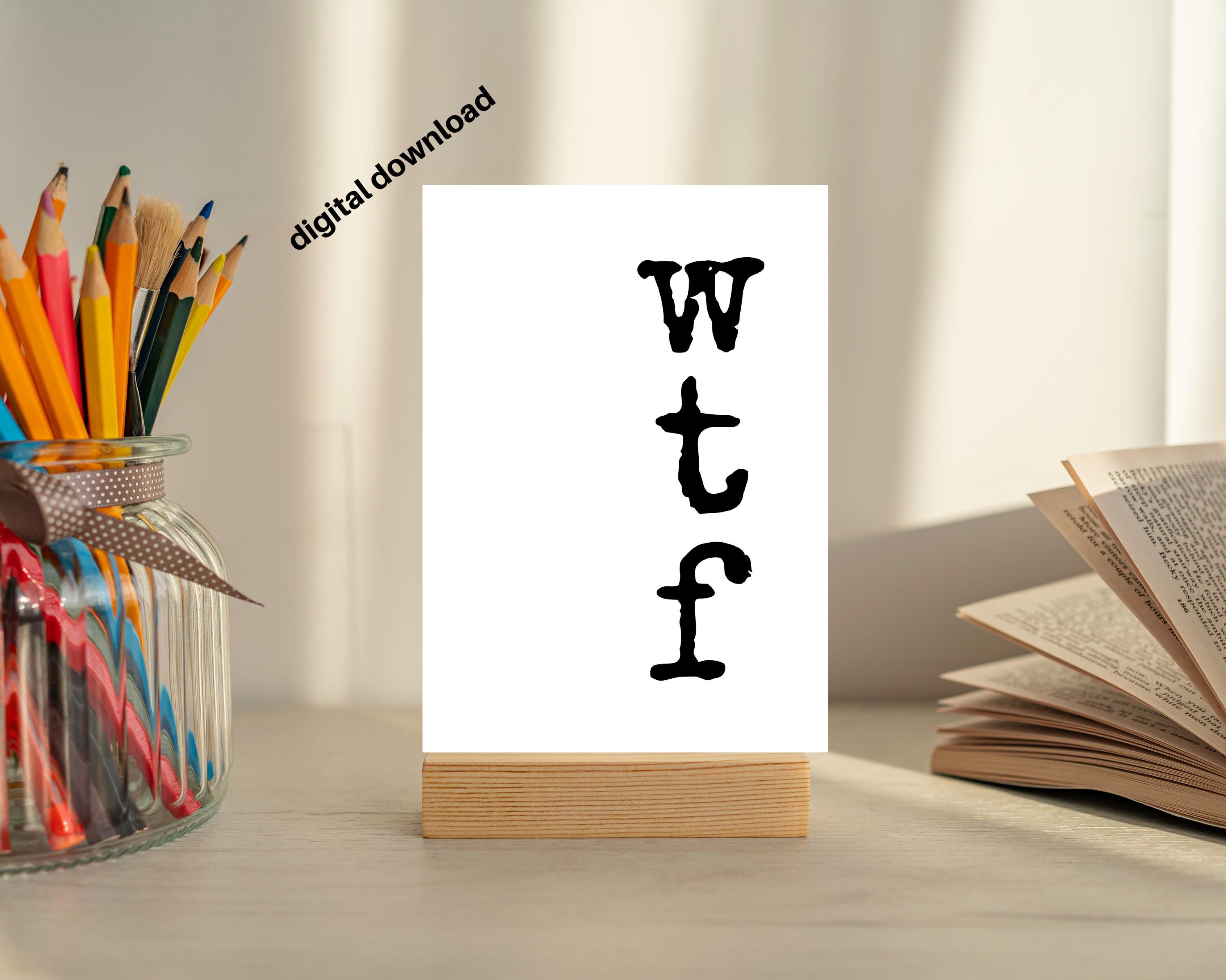 デスクデコレーション：サインの引用文「下品で面白いwtf」（5x7インチ印刷可能） - Etsy 日本, image size:3000x2400