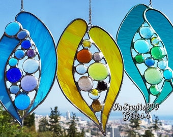 Glass hanging leaves from stained glass, sun catcher garden ornament, botanical outdoor decor, window design hanging