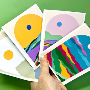 Set moderne abstracte bergkaarten: 12 of 24 blanco kaarten met enveloppen. Levendige landschappen uit het midden van de eeuw voor elke gelegenheid!