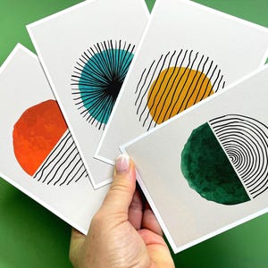 Minimalistisches Bauhaus Postkarten Set - 12 einzigartige Mid-Century Designs, 4x6 oder 5x7 Größen, Geschenkhüllen & perfekt für jeden Anlass!