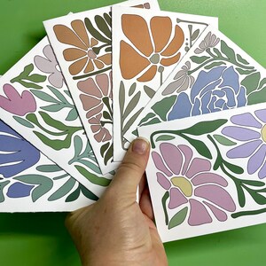 Conjunto de cartões florais Boho modernos – designs florais exclusivos de meados do século, interior em branco, envelopes e adesivos opcionais, em caixa de presente, fácil de presentear!