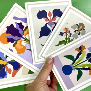 Conjunto de cartões de visita Mid-Century Modern Iris – 7 designs florais exclusivos com envelopes. Adesivos opcionais e em caixa de presente. Perfeito para qualquer ocasião!