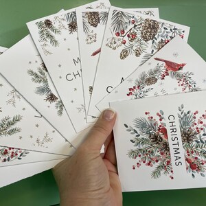 Jeu de cartes de correspondance de Noël – 10 cartes de vœux et enveloppes. Couronne des bois et conception de Robin. Personnalisez ou gardez le blanc. Coffret cadeau !