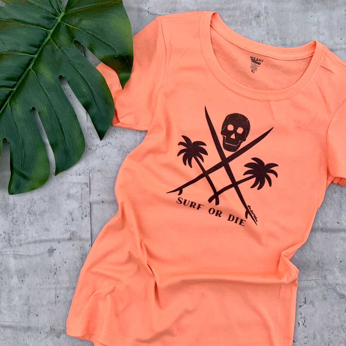 Surf or Die Tee Slim Fit Graphic Tee from Sun Salt Waves Arte original y gráficos de playa y