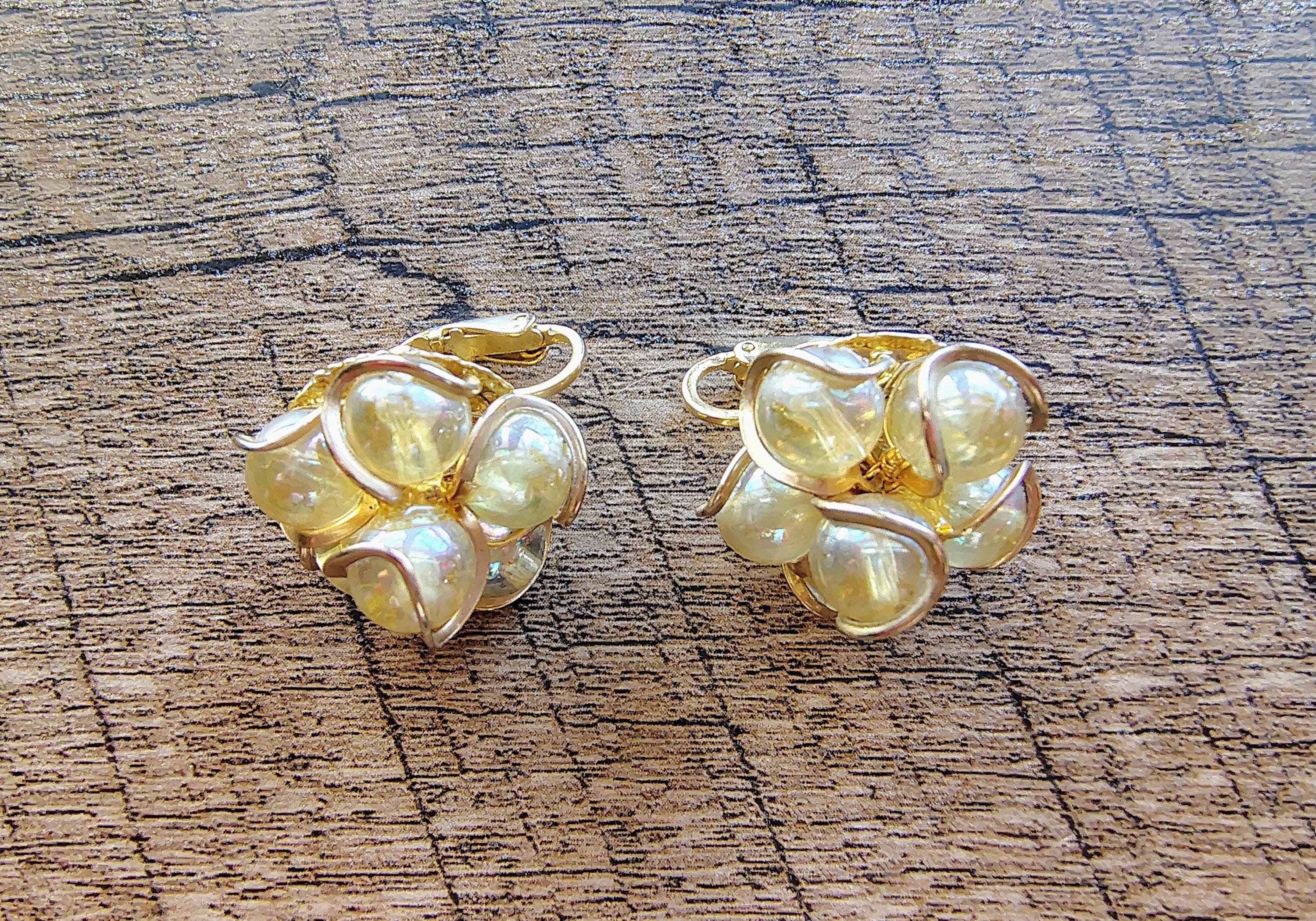 Boucles D'oreilles Clips Métal Doré Et Gris Avec Perles Et Brillants - Signées SI - Occasion