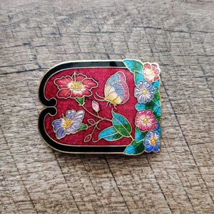 Fibbia per cintura vintage in cloisonné: motivo floreale a farfalla in metallo dorato