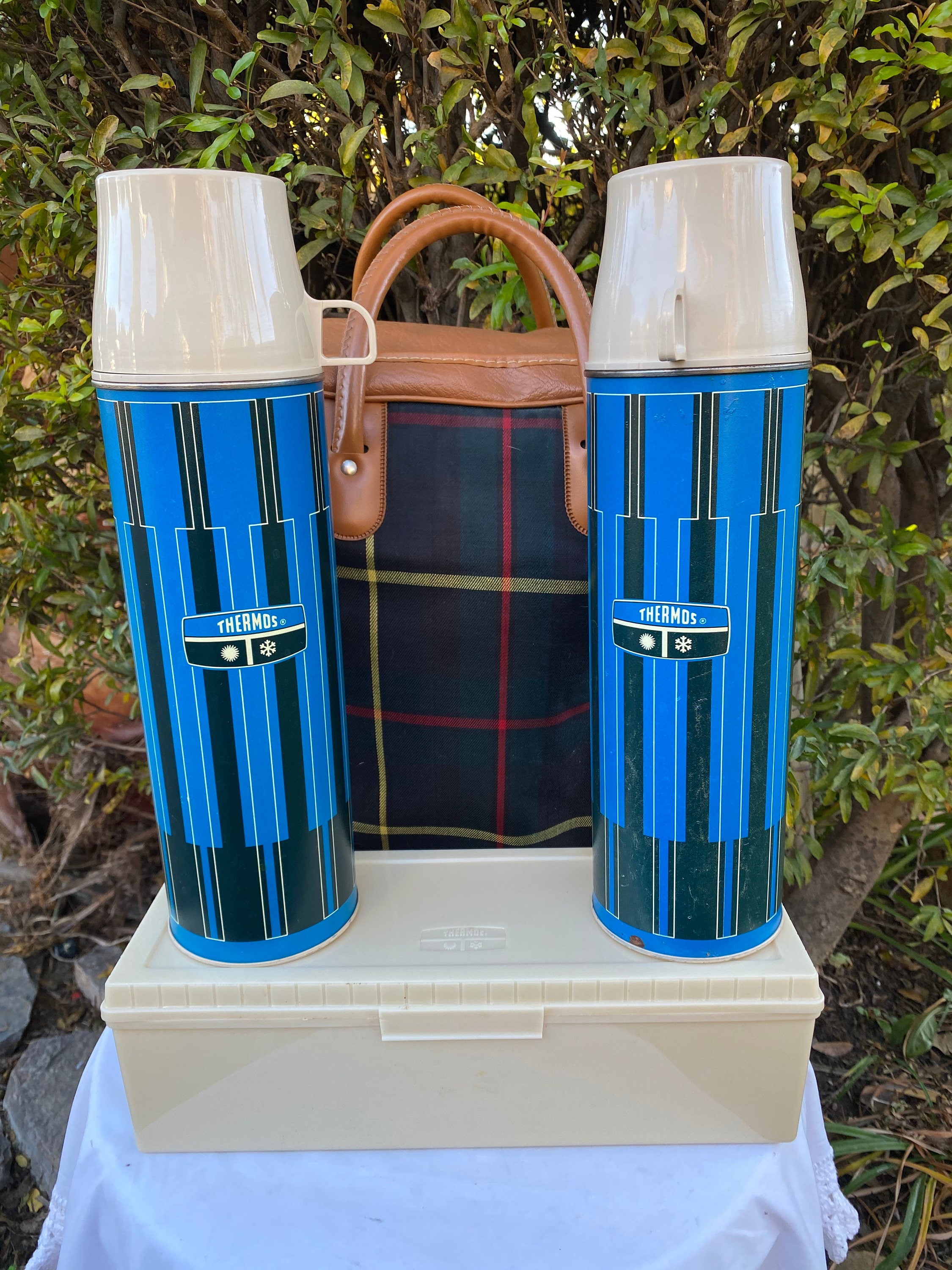 Vintage Large Galleon Blue & White Made in USA Thermos Brand Picnic Co –  Shop Cool Vintage Decor