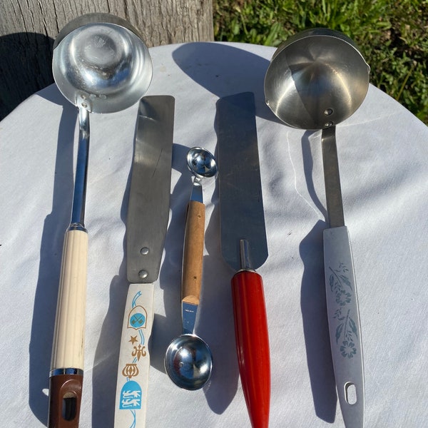 Assorted Vintage 1970's Cooking Utensils, Ladle, Spatula, Melon Baller, Penn Dutch, Bakelite