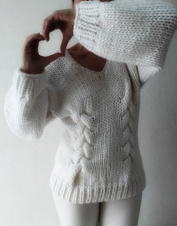 Suéter blanco con cuello en V, suéter acogedor hecho a mano