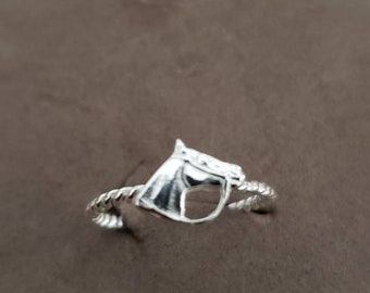 Horse head small in Sterling Silver, Horse head on twisted band in silver