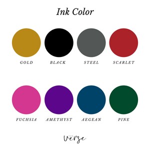 Peut inclure: Nuancier d'encre avec 10 &eacute;chantillons de couleurs. Les couleurs sont : or, noir, acier, &eacute;carlate, fuchsia, am&eacute;thyste, &eacute;g&eacute;en, pin.