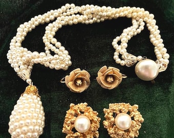 Vintage Japan Faux Pearl Collar Necklace Set with Clip On Earrings Gold Tone