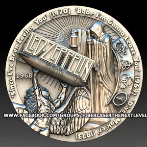Op de afbeelding: Een zilveren metalen munt met een 3D-ontwerp met de band Led Zeppelin. De munt heeft de naam van de band en de jaren 1968, 1969, 1970 en 1973.
