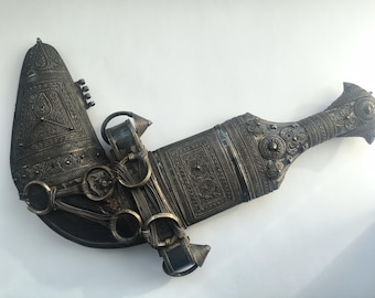 アラビアン・ジャンビヤ・ダガー：北アフリカの装飾用サーベルナイフ