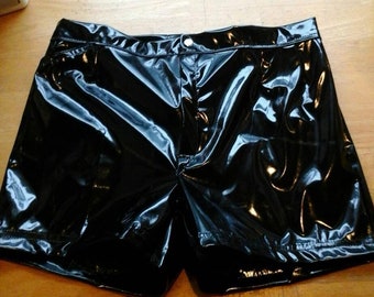 Pailletten Shorts ODER PVC Shorts