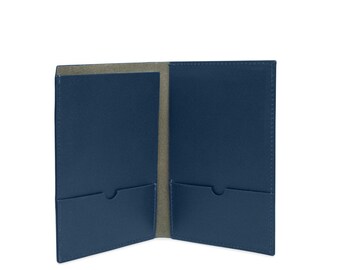 Funda de pasaporte de cuero hecha a mano en azul marino