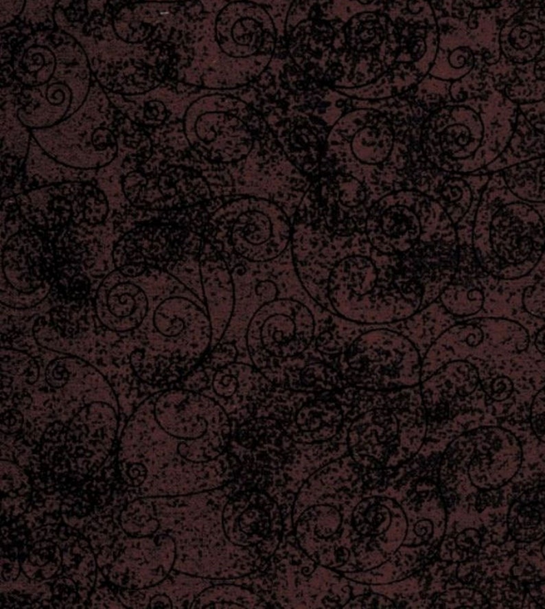 Pode incluir: Um tecido castanho escuro com um padr&atilde;o de redemoinhos pretos. O tecido tem uma apar&ecirc;ncia texturizada, quase granulada.