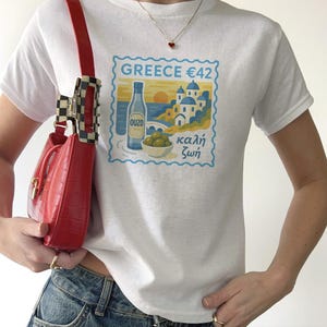 Maglietta grafica Grecia - Maglietta con cartolina greca, Maglietta con timbro di viaggio, Maglietta Santorini, Maglietta con vacanza nel Mediterraneo, Maglietta verde oliva, Regalo Wanderlust