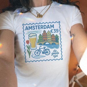 d'Amsterdam graphique de timbre de voyage de carte postale T-shirts bébé | T-shirt de voyage canal et vélo aux Pays-Bas | Souvenir hollandais
