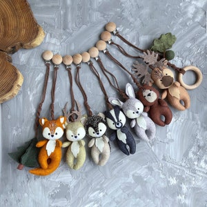 Woodland stroller mobile / Forest animals stroller toys set / Pram accessory/ Stroller lanyard/ Pram felt toy/ neutral gender gift.